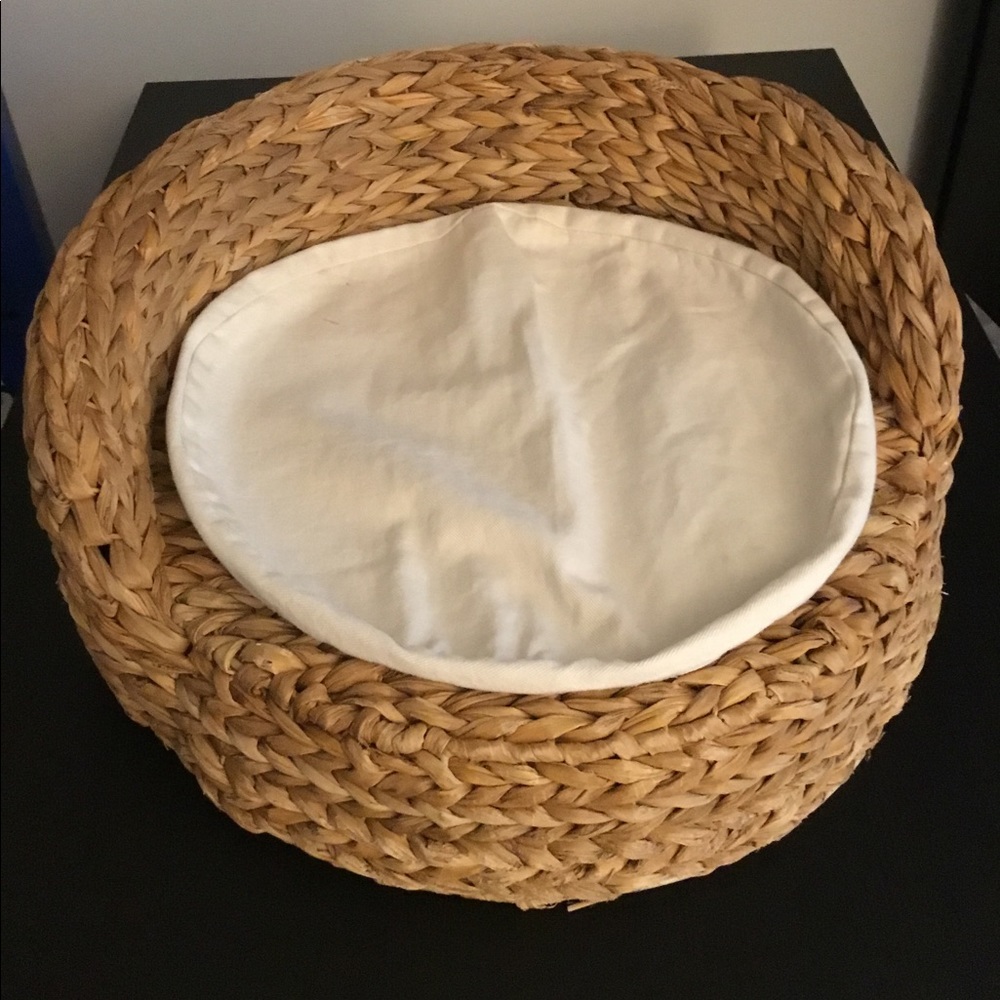 Dog or cat bed